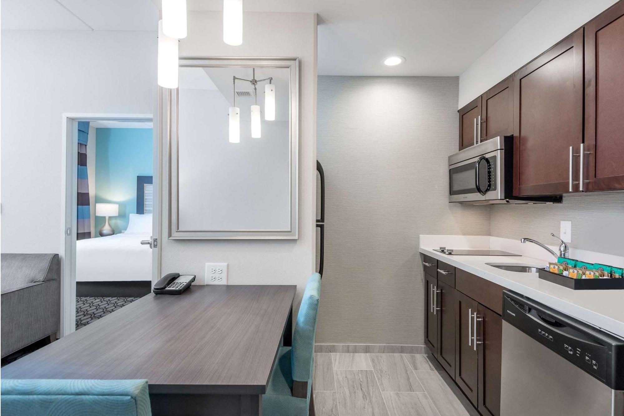 One-Bedroom King Suite - Non-Smoking